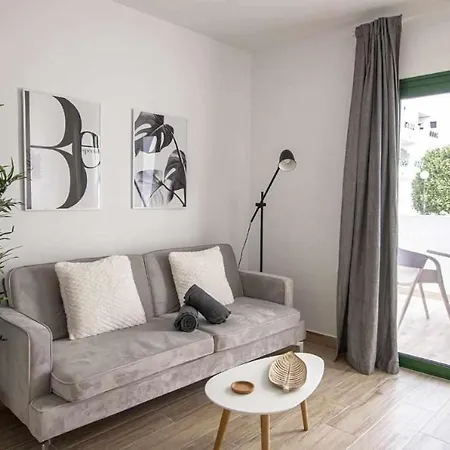 דירה Holyhome Premium 105 קוסטה טגוויסה